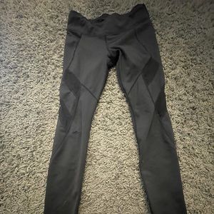 Mid Rise. Black Leggings.